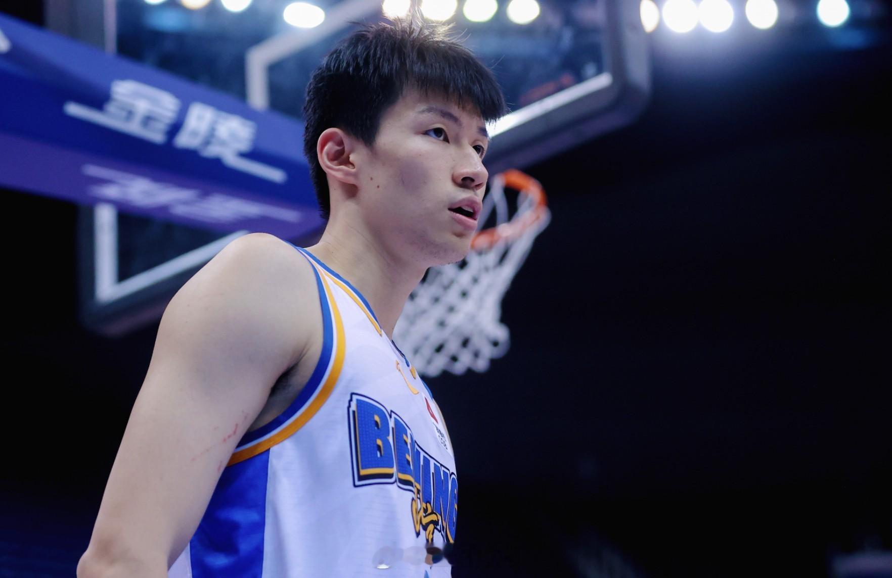 #cba# #北京首钢[超话]# 

这次青岛夏联，首钢给了队里年轻球员很多的机会，这是多年来，球迷希望看到的。虽然还只是夏联，但很多小伙子还是表现不错，得到了锻炼，至少，大家可以看到，可以给他们一定的机会。

以张鹏珲这次青岛站夏联的表现为例：

vs山东：2分2篮板1助攻，投篮2中1，三分球1中0
vs ​