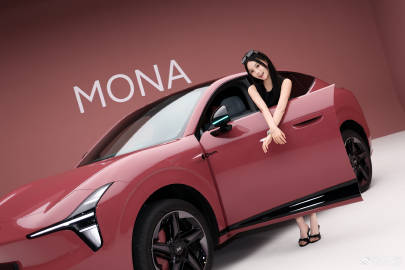 一组美女图。潮流与时尚的完美结合，MONA L03与你一起，开启不一样...