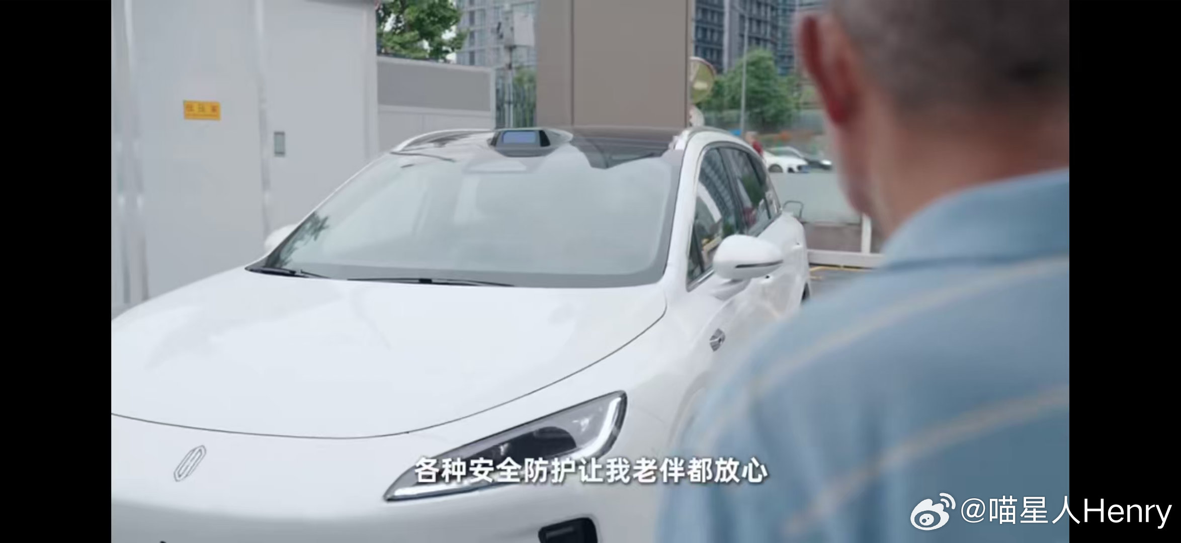 #成都大爷为带老伴玩学驾照#成都大爷学驾照的理由太戳人：就想带老伴多走点路。尚界H5的智驾帮他稳住方向盘，鸿蒙座舱的语音不用抬手，把晚年的每段路都开成浪漫短途[awsl]#尚界H5# ​