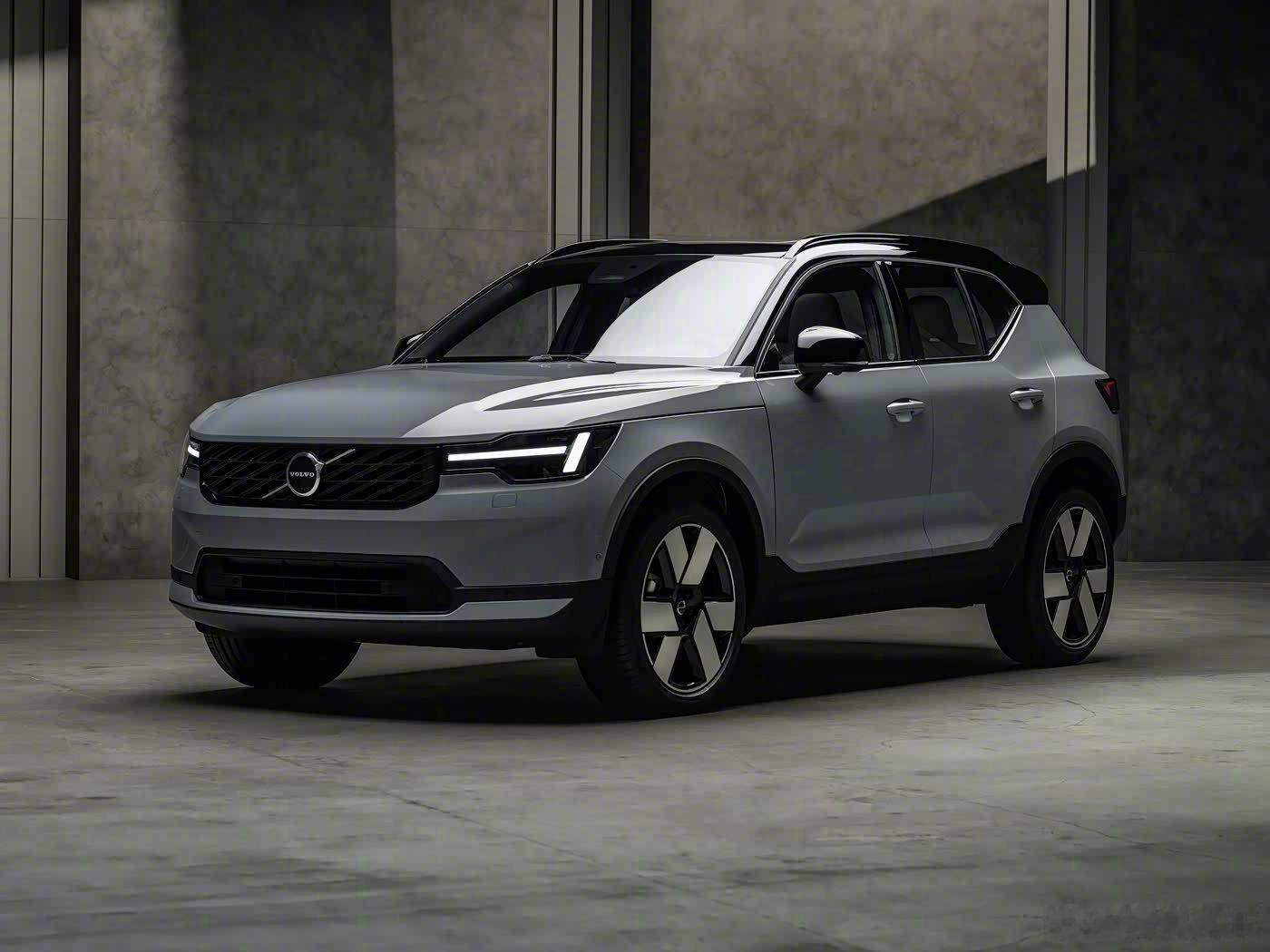 【#新款沃尔沃40系列官图#】新的系列包含XC40、EX40、EC40，覆盖燃油SUV、纯电SUV和纯电轿跑SUV，定位紧凑型SUV。新车围绕外观内饰设计、车机信息娱乐系统、高级驾驶辅助以及主动安全体系完成优化。据悉，新车将于今年秋季晚些时候正式投产。#沃尔沃40# ​​​