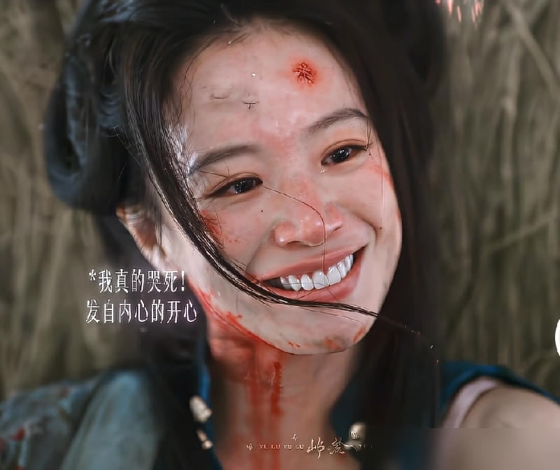 李梦把疯批演绝了，转头就在《兰香如故》里把嘴闭上了。
婉宁长公主那会儿，转个圈都能让人后背发凉，眼珠子一翻就是杀意。 观众骂她风尘气，骂她太刻意，结果她拿了第五届新时代国际电视节最佳女配。
现在换上古装，站那儿不说话，眼神却像把钝刀，一下一下割。 全员演技在线？那是她先把底线焊死了。
能演疯子