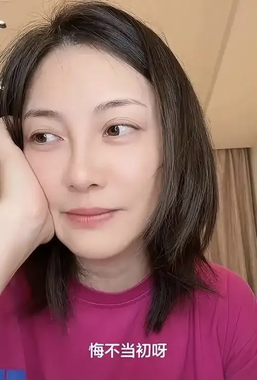 39岁女明星自曝破产，20年积蓄全打水漂，至今单身，靠年迈母亲每月2000块接济生活…
        最近几天， 刷到女明星“朱锐”自述，后悔不已，因为投资“股票”，看到别人因为买股票赚的“盆满钵满”，也学别人投资，自己也运气爆棚，发财…
       谁知在短短几天内，把自己这二十年的积蓄“全部