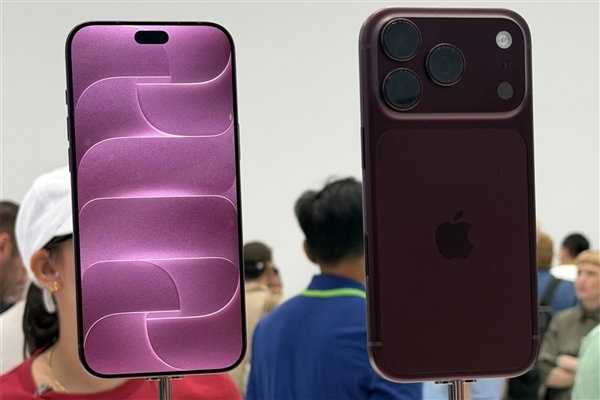 【#iPhone18Pro最快10月到货#，#苹果官方客服否认饥饿营销#】9月12日晚20:00，苹果iPhone 18 Pro系列正式开启预售。

而官网及各大电商平台开售即告售罄，不少消费者在社交平台上分享了自己的抢购经历。

有网友表示8点准时进官网一直刷新不出来，根本抢不到，等进去已经没货了，也有网友质疑苹果官方 ​