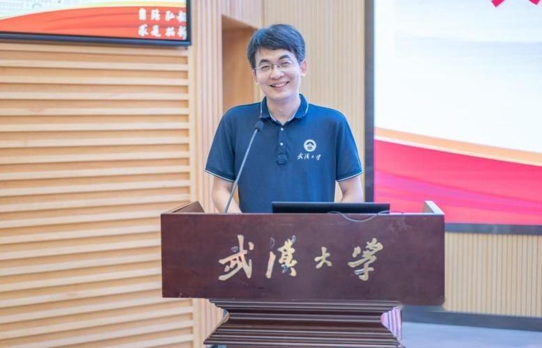 武大86页PDF事件里，有一个人似乎被遗忘了——调任安徽大学副校长的付磊。
9月4日，安徽大学党委宣传部回应@中国新闻周刊：&34;付某是该校现任党委常委、副校长，学校昨晚已经关注到此事，正在调查，具体调查情况要等学校官方通报。&34;而安徽大学纪委工作人员则说：&34;不便答复。&34;
&