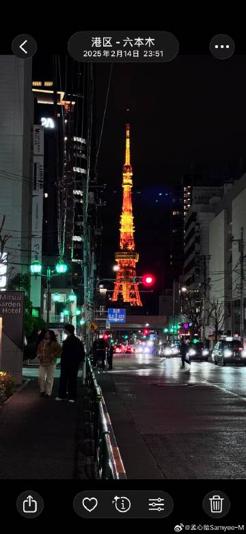 翻到去年在酒店门口的照片，真的好想飞日本 这破工作真的做不下去一点了<...