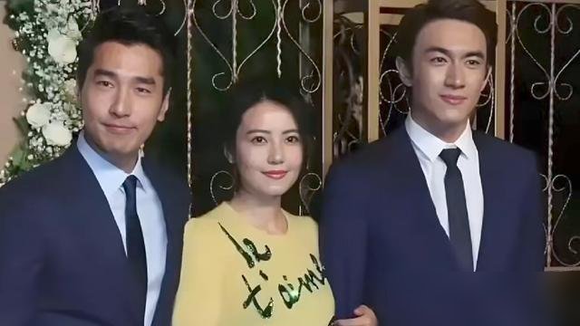 林更新又跟赵又廷高圆圆凑一块了，照片里仨人笑得没心没肺。
赵又廷夹中间，一手搂一个，高圆圆素颜靠他肩上，林更新在边上比耶，跟亲弟弟似的。
这仨人铁了十几年了，当年拍《痞子英雄》认识，后来赵又廷结婚，林更新是伴郎，婚礼上哭得比新郎还凶。
现在赵又廷高圆圆孩子都多大了，林更新还单着，上戏博士读着，