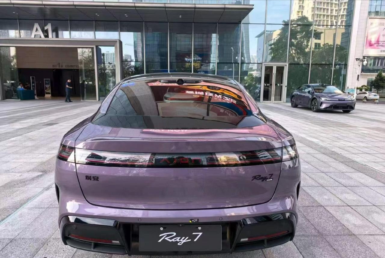 十来万还想买运动轿跑，朋友要求真挺高