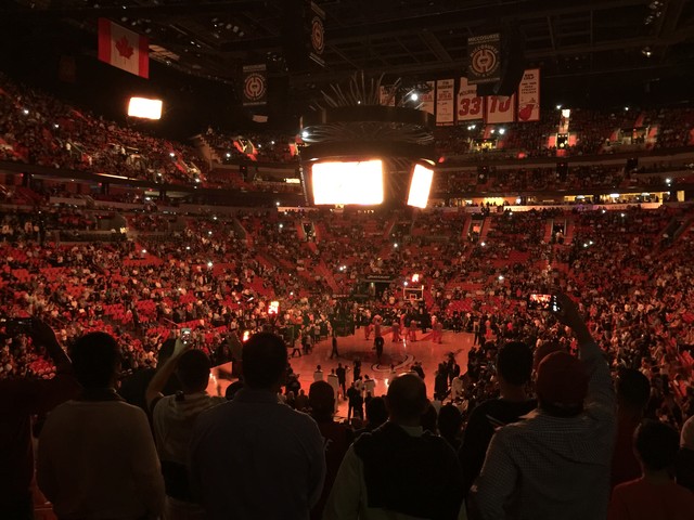 火箭大胜湖人扳回一城，詹姆斯全场9中2，系列赛悬念再起