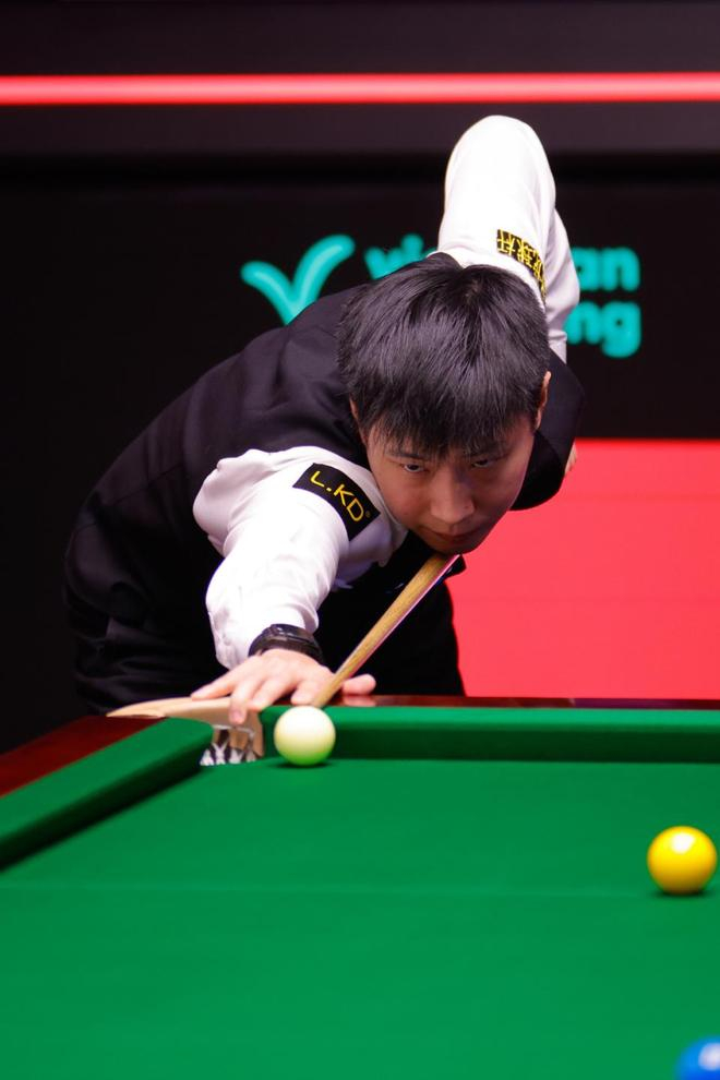 斯诺克世锦赛1/4决赛，赵心童在3-0领先的情况下连丢5局，目前3-5...