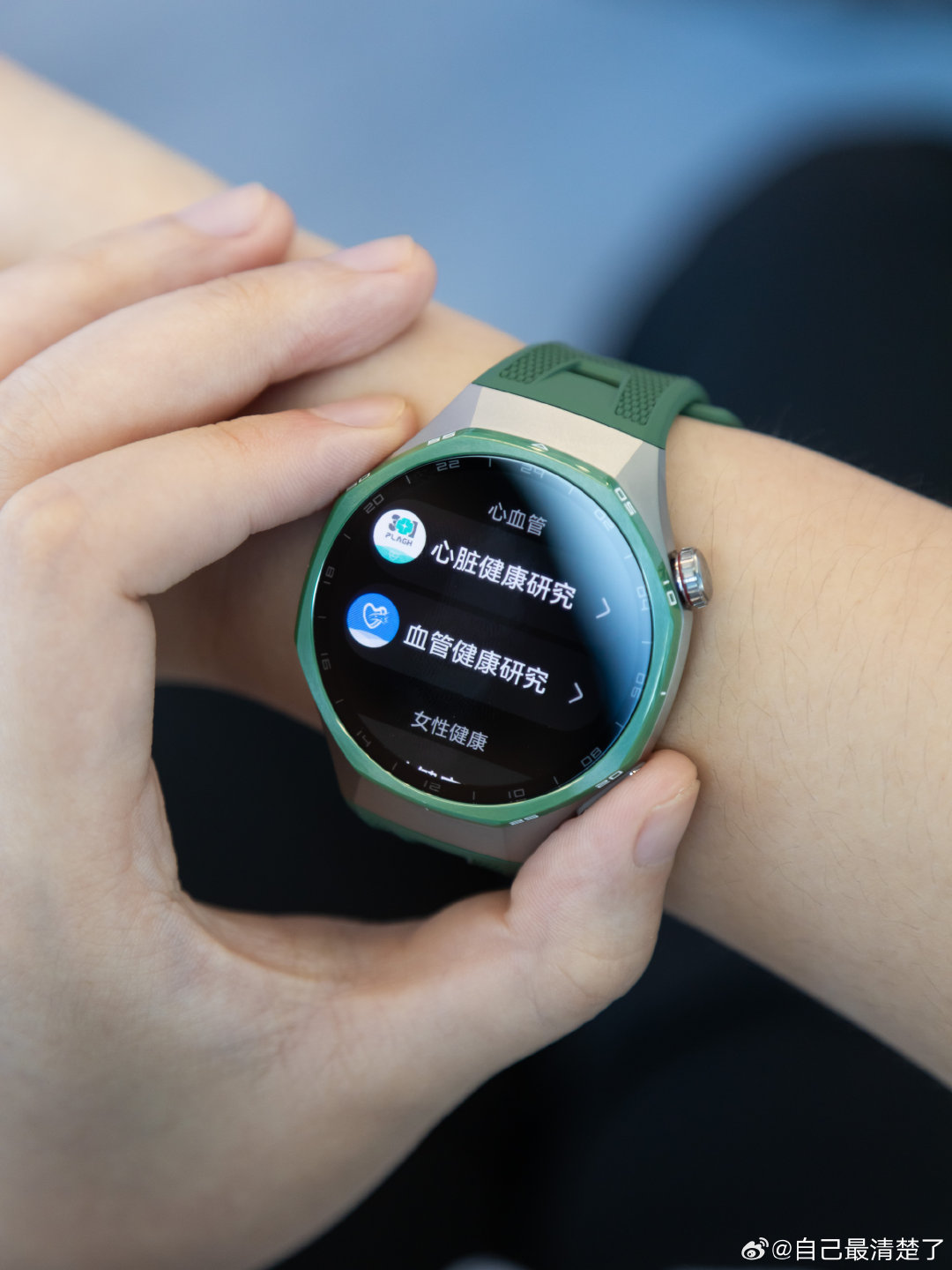 #华为WATCH GT 7 Pro今日开售#喝水打卡提醒功能，靠着华为WATCH GT 7 Pro慢慢养成健康习惯。 ​