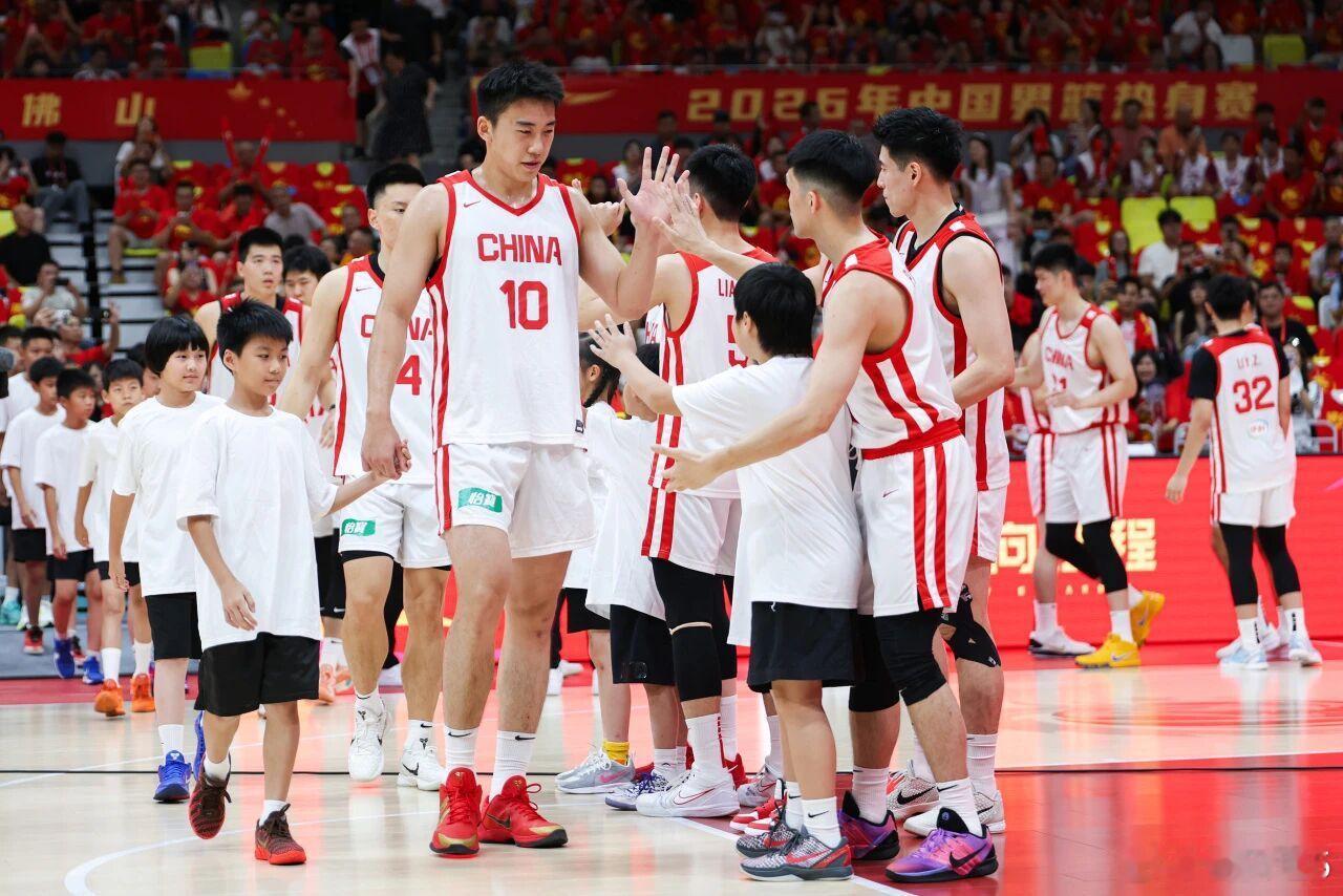中国男篮教练无智无慧……83-78，中国男篮主场仅以5分优势险胜临时拼...