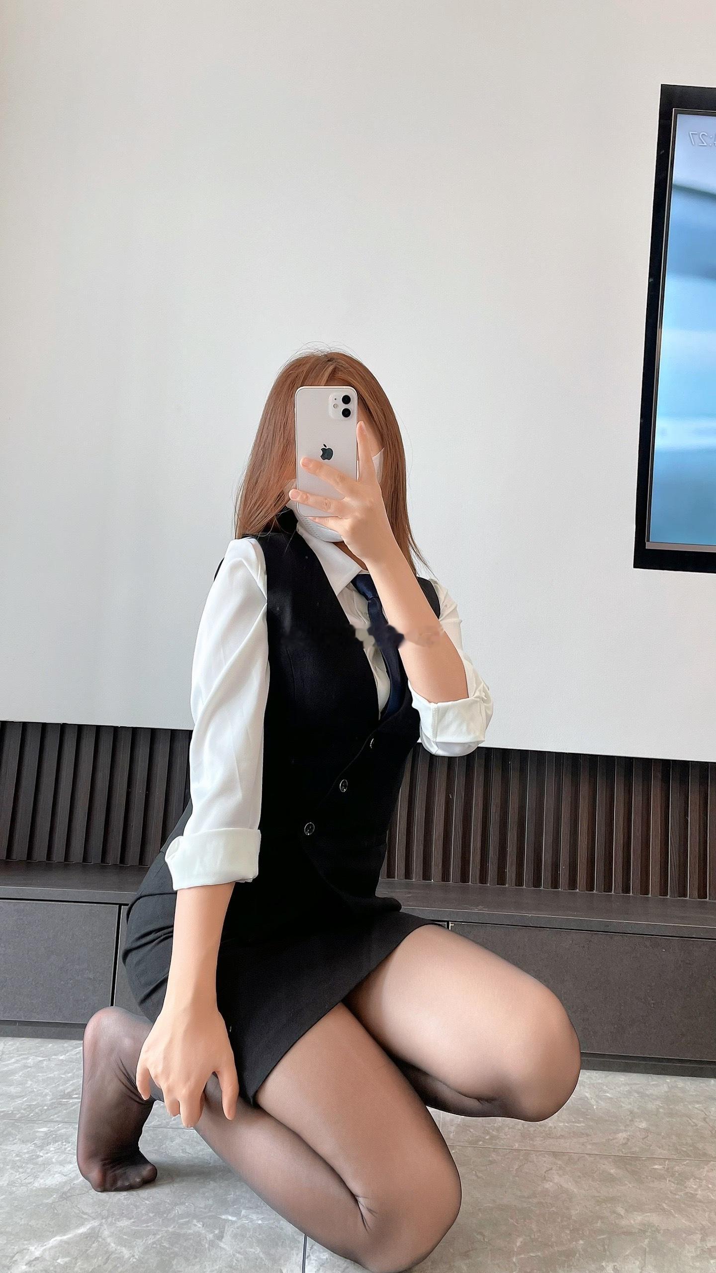同学们要按时完成每天的暑假作业，然后全都交给老师哦 ​​​
