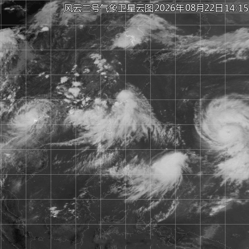 #台风简拉维# #台风# 目前东海、南海、西太平洋各有一个台风，三台共舞的局面倒是也算不上什么十年一遇，但这三个台风大概率在未来一周全部要登陆我国，并且菲东的另一个台风胚胎97w也正在悄悄发展中，未来大家需要高度关注台风动向！[捂嘴哭][捂嘴哭] ​
