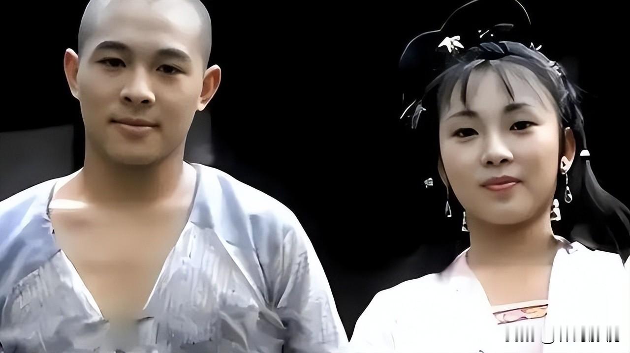 李连杰“抛弃妻子”真相：并非薄情寡义，是年少错婚与宿命心结的双重落幕
三十多年来，李连杰身上始终贴着一个争议标签——“抛妻弃子”。大众固有印象里，他功成名就后变心，为美艳女星利智，狠心抛弃为自己生儿育女、相伴多年的原配妻子黄秋燕，是典型的成名忘本、薄情负心。但结合完整时间线、当事人亲口表述、圈内知情