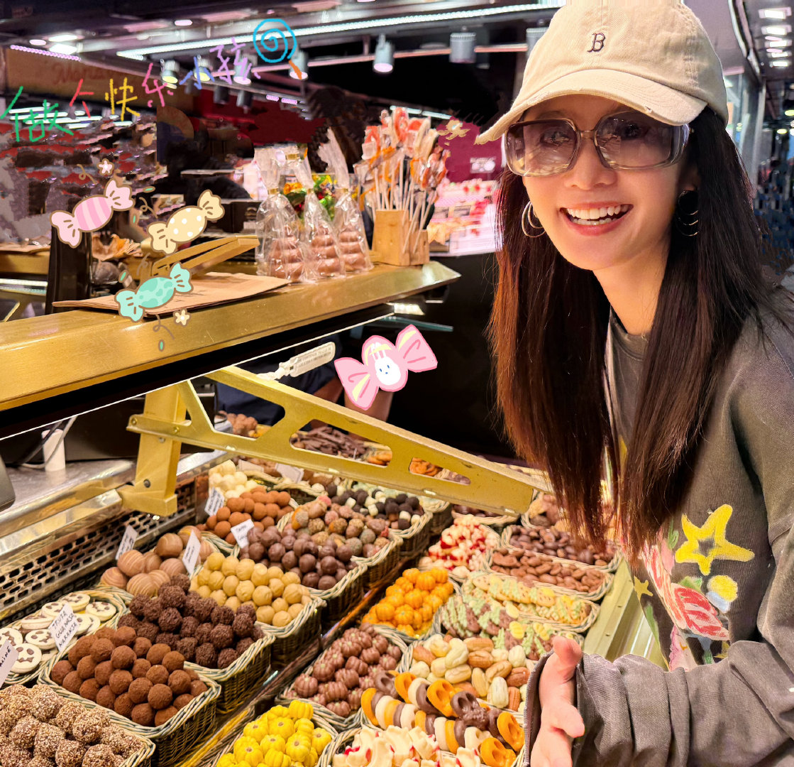 转载了的微博图片
你说 要  「做个快乐的小孩🍭🍬」
我说 愿你永远保有这份自在  永远能被世间甜意包围～ ​