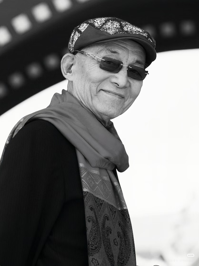 《繁花》开播，
胡歌会去捧场我不惊讶，
马伊琍唐嫣去捧场我也不意外，唯一让我感到意外的是游本昌居然演得这么好！

一直以来只知道游本昌特别会演济公，演技特别好，看过很多他演的戏，都特别好看。

这次他在《繁花》里，演一个90岁的上海爷叔，开口直接惊艳全场，气息稳，情绪到位，台词功底极好，完全就是教科