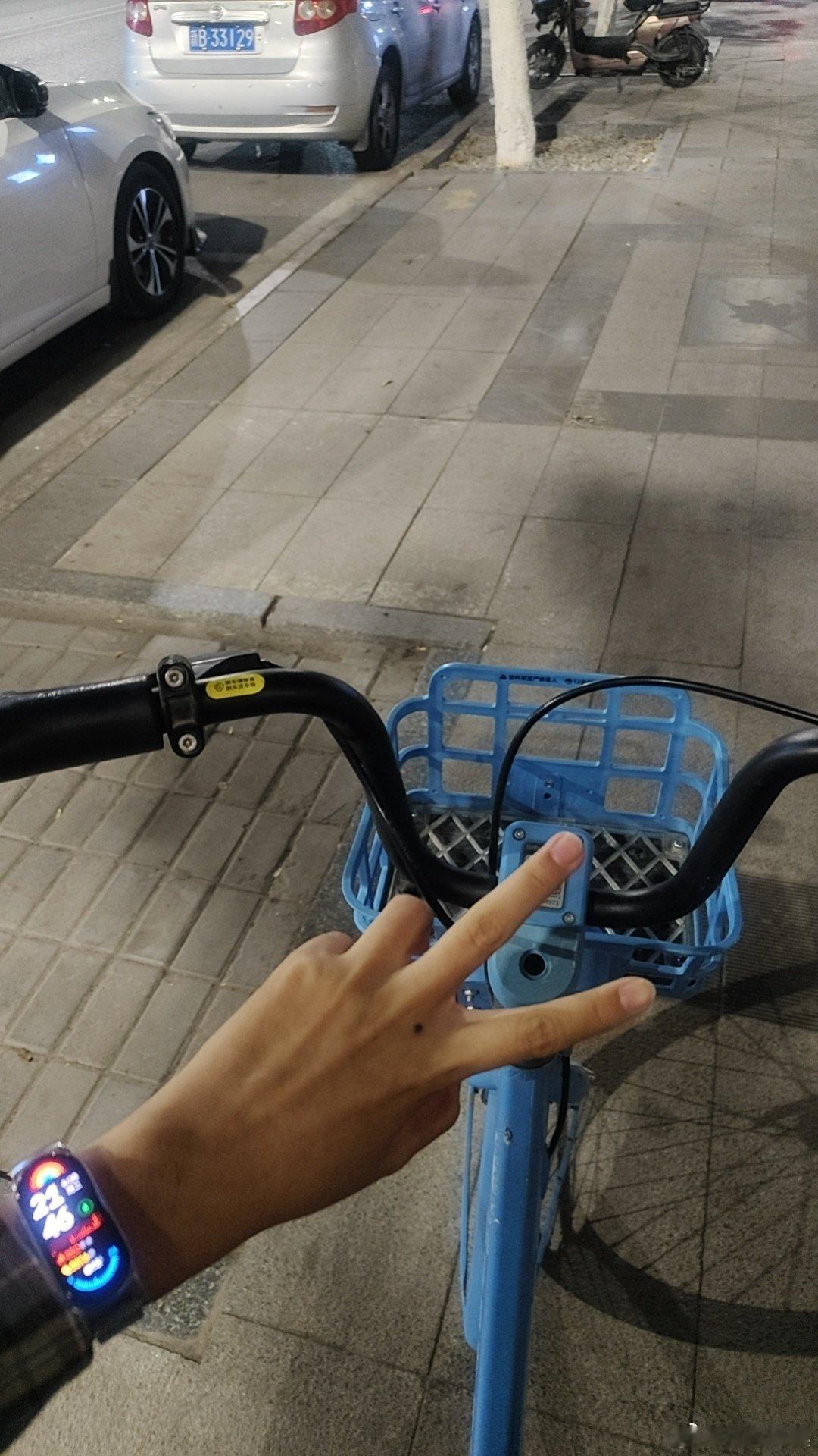 夜间骑行#共享单车[超话]# ​
