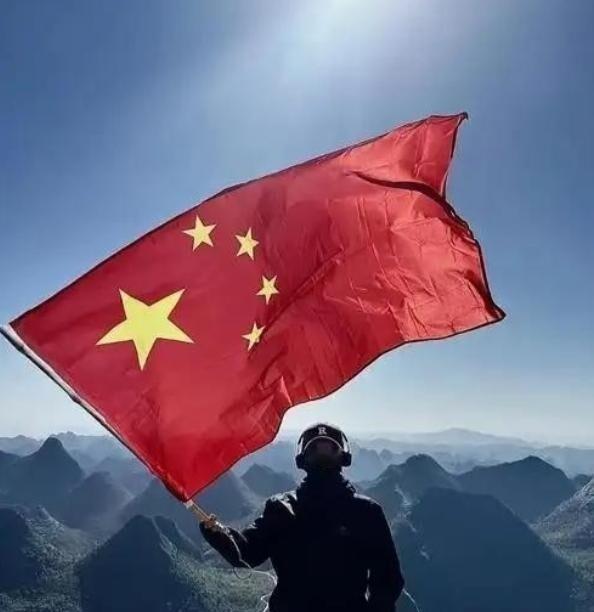日本加快军事扩张，菲律宾在南海拉拢域外力量，欧洲收紧对华经贸限制，“台独”势力借机生事——外部动作确实密集了。
日本与菲律宾签署安全合作协议，扩大西南方向军事活动；菲律宾多次放大海上争议，引入外部力量介入；欧盟围绕新能源汽车启动调查，德国、法国等推动贸易限制措施。中方则表示坚持外交协商，维护自身权益