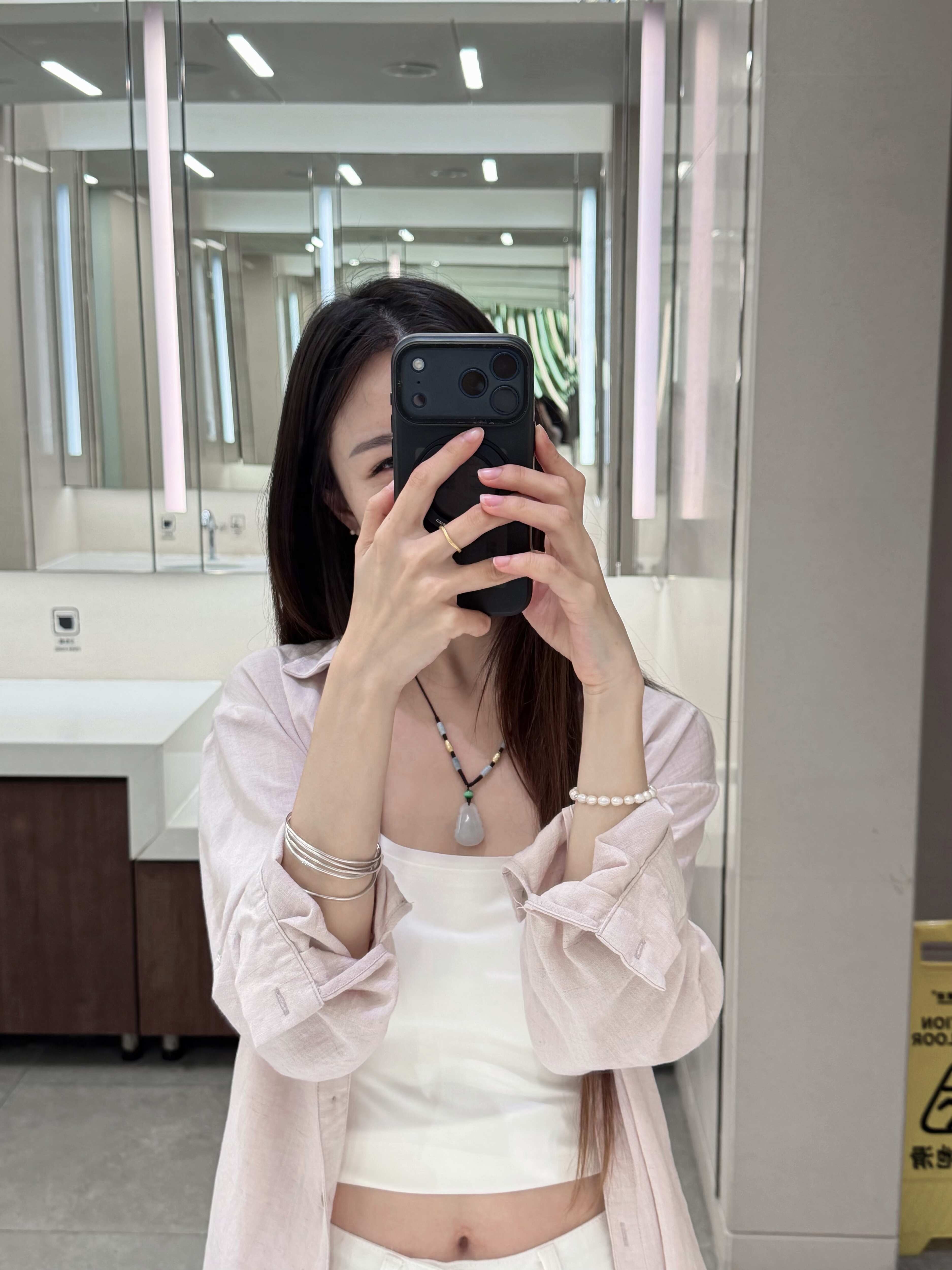 +白色阔腿裤 真是方向失了南北，美的有点东西！ 咖啡是玫瑰🌹味道，云...