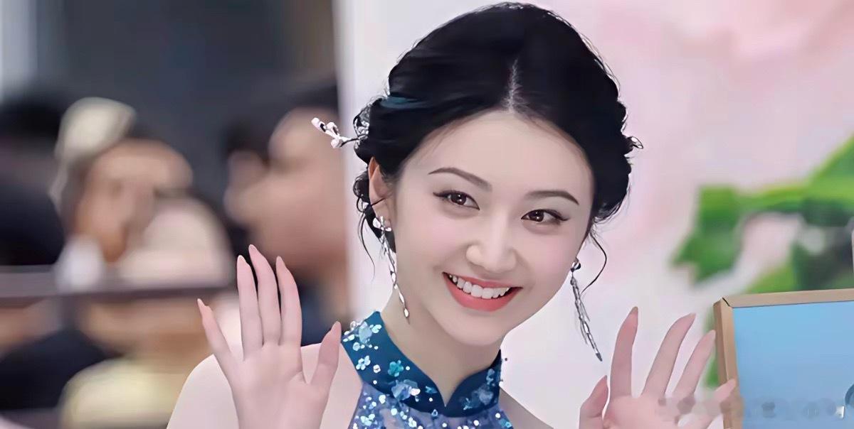 我有种不祥的预感，
​景甜这次，
​怕是不好收场了。
​不是因为那3000多万，是因为对方找的是张起淮。
​王宝强马蓉案，苏享茂翟欣欣案，全是这个人打的。他从来不打单纯的官司，打的是法律加舆论的组合拳。
​景甜团队现在不正面回应，只拖时间换地方审，明显是在躲。一个身家几百亿的富豪，为了三 ​