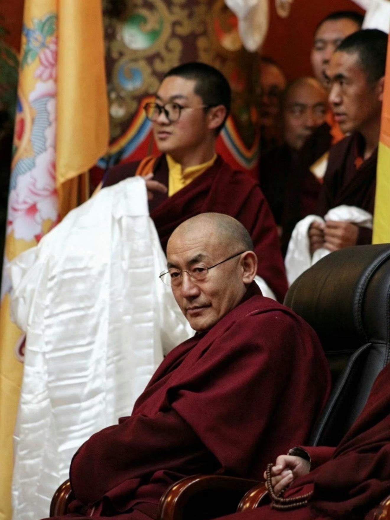 佛陀告诉我们，所有不幸、痛苦的原因不在于外界，而在于自心。如果内心的所有问题都解决了，则无论身处何地，都能自在安乐。慈诚罗珠堪布[超话] ​​​