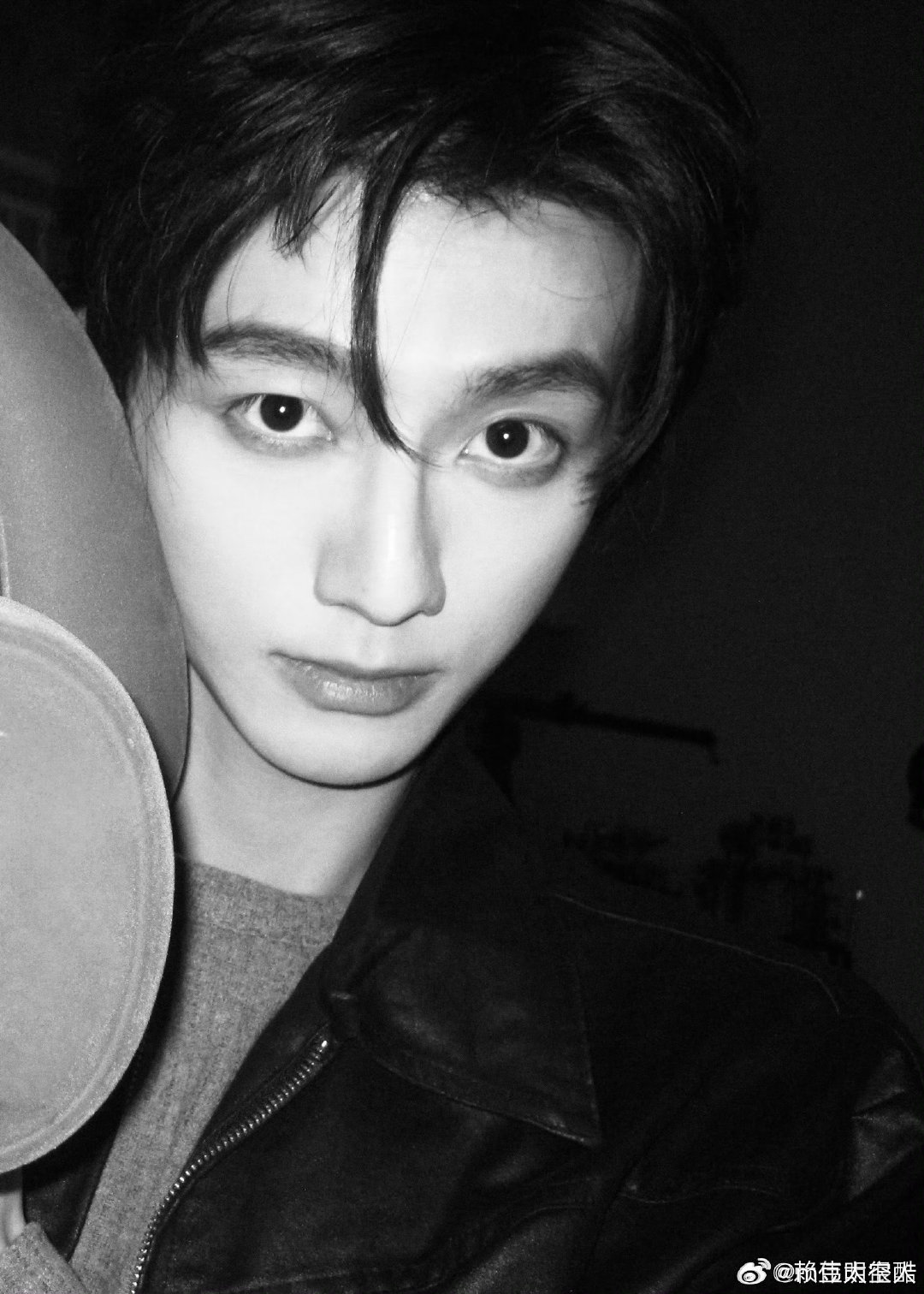 #赖伟明[超话]#  lwm #向全世界安利赖伟明# 
你的固执 委屈 隐忍 迈巴赫 保时捷 宝马 帕拉梅拉 银行卡 红包 转账 现金 别墅 私人飞机 古董 名画黄金 公司 股份 我照单全收
​