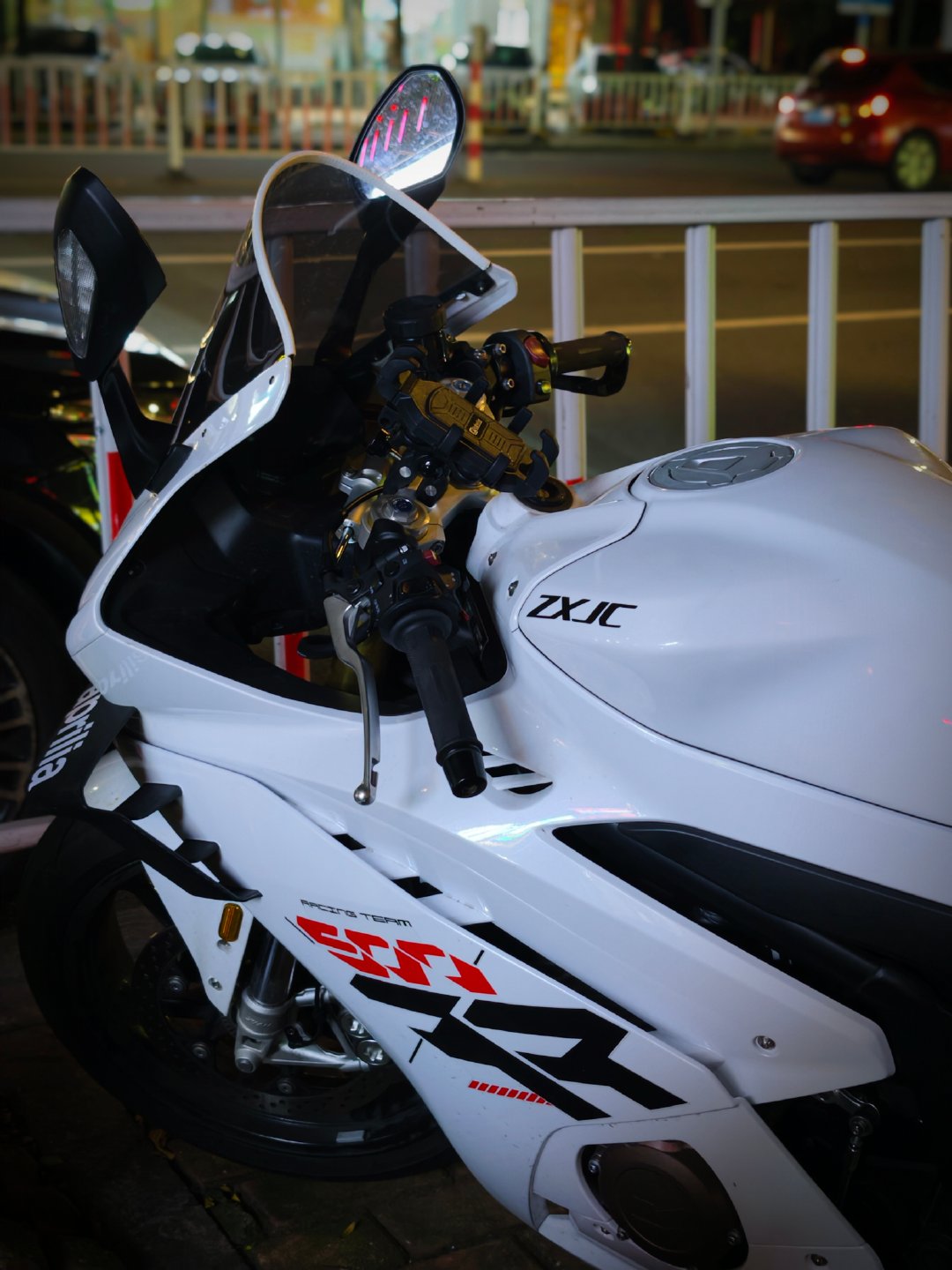 张雪500RR 第一次见到活的zxjc ​