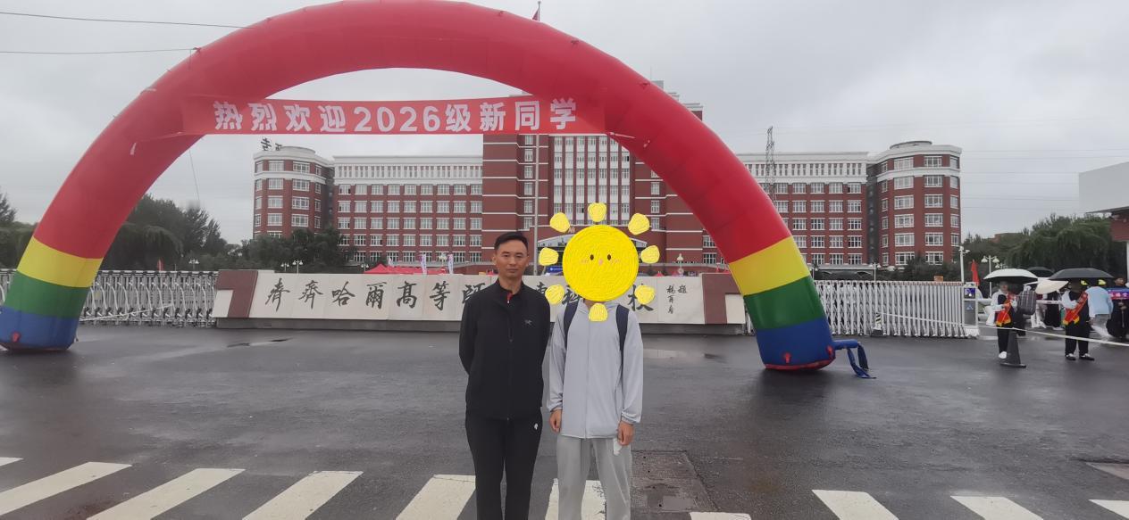 跨越山海，送学入校  中国烟台SOS儿童村护航孤困青年开启新程
近日，中国烟台SOS儿童村工作人员护送小宽到齐齐哈尔高等师范专科学校入学，新生宿舍内，小宽整理着个人物品，对崭新的大学生活满怀憧憬。
为扎实做好困境儿童教育保障和升学衔接帮扶工作，切实保障困境儿童顺利入学、安心求学，烟台儿童村安排工作人