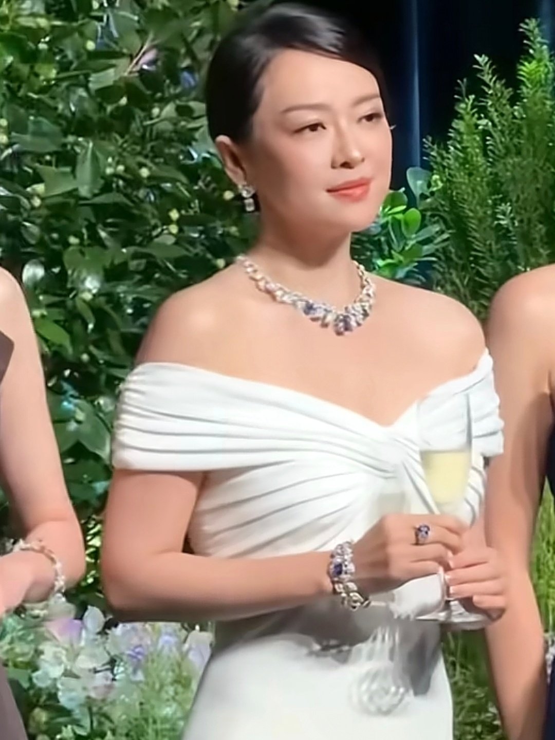 怎么越来越像晚晚了 ​