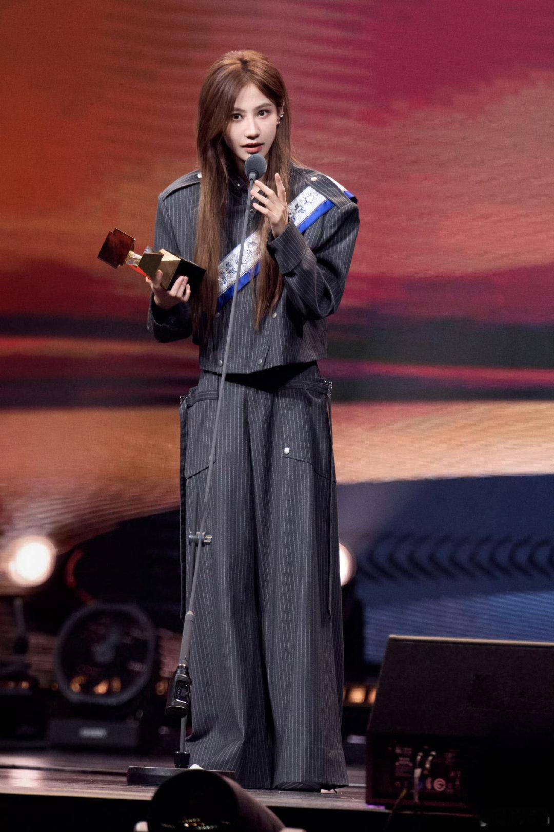 #袁一琦[超话]# 💙💙💙#袁一琦好a# 
就是萌！正面看，萌！背面看，萌！左边看，萌！右面看，萌！上面看，萌！下面看，萌！用苹果手机看，萌！用华为手机看，萌！用小米手机看，萌！用三星手机看，萌！用欧坡手机看，萌！用维沃手机看，萌！用八八四八手机看，萌！
​