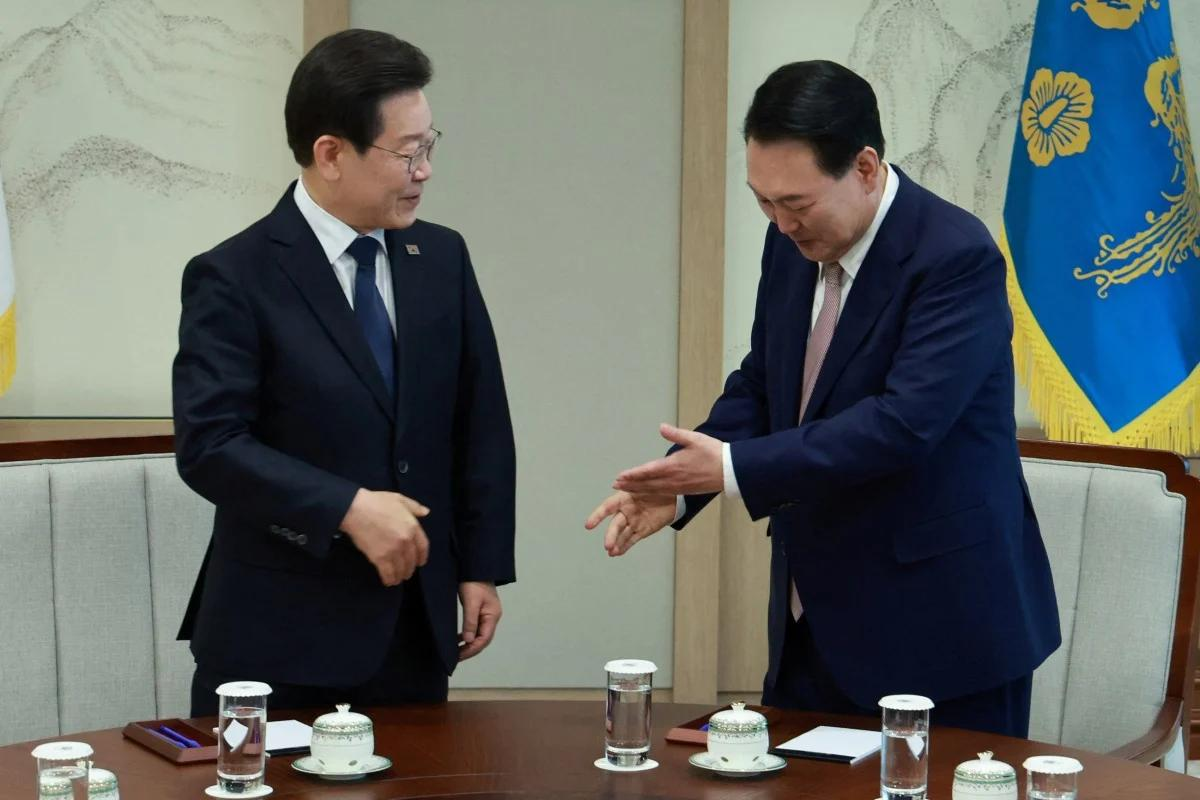 韩国总统名册，突然少了个名字。不是谁出国了，也不是哪位退休了，而是前总统尹锡悦，直接被法院“删档”。

一场司法风暴，硬生生把韩国保守派搞得七零八落。这不是普通的弹劾，尹锡悦先被赶下台，又因为选举期间说了假话，险些连“前总统”资格都保不住。

这个夏天，韩国政治风向大变天，法律下场动真格——原本主打