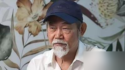 成龙开价400万，元华不去。转头接了陈思诚5分钟的戏，片酬45万。
所有人觉得他傻了，放着天价不赚。元华自己算得很清：客串一下拿400万，以后哪个剧组敢请你？业内直接把你身价架上去，等于断了自己后路。
《神探蒲松龄》动作强度大，他怕打不动，砸了成龙的招牌。《唐探2》演个师父，五分钟，45万，市场