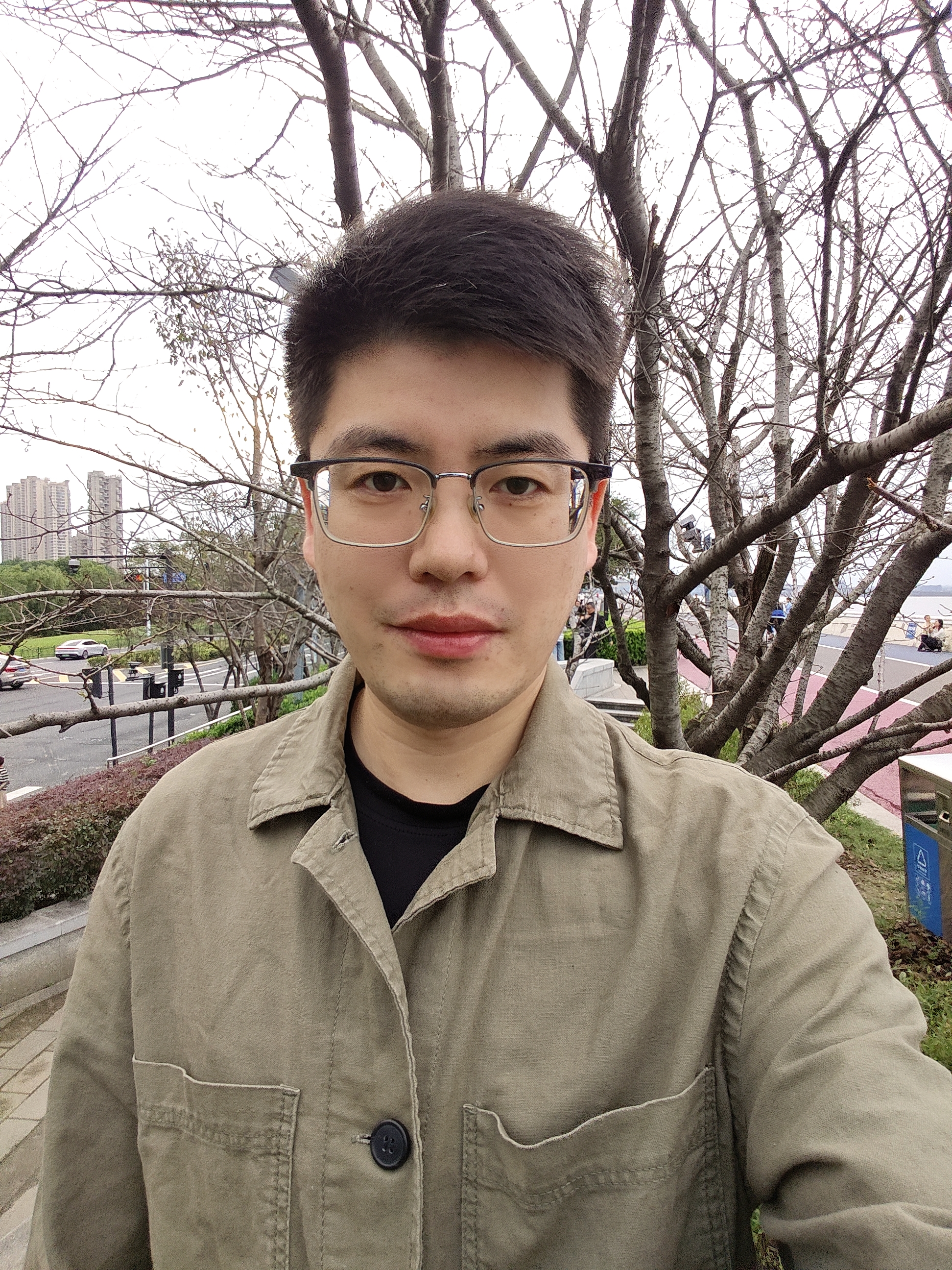 85年的牛42岁未婚未婚，摩羯座
国庆假期最后一天
中午在家煮西红柿鸡蛋面条
放