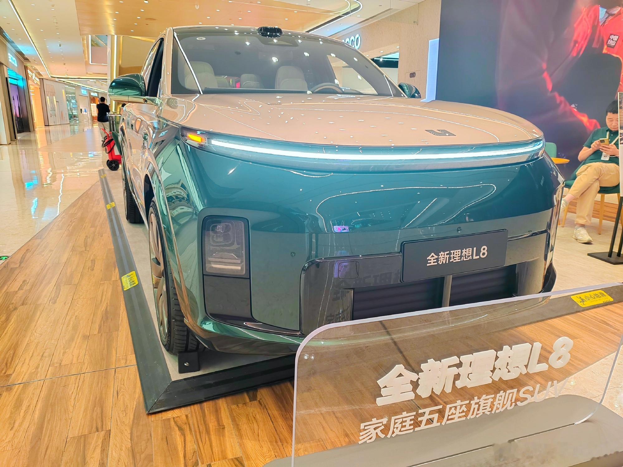 全新理想L8    刚6月23日全新换代，原生大五座中大型增程SUV...
