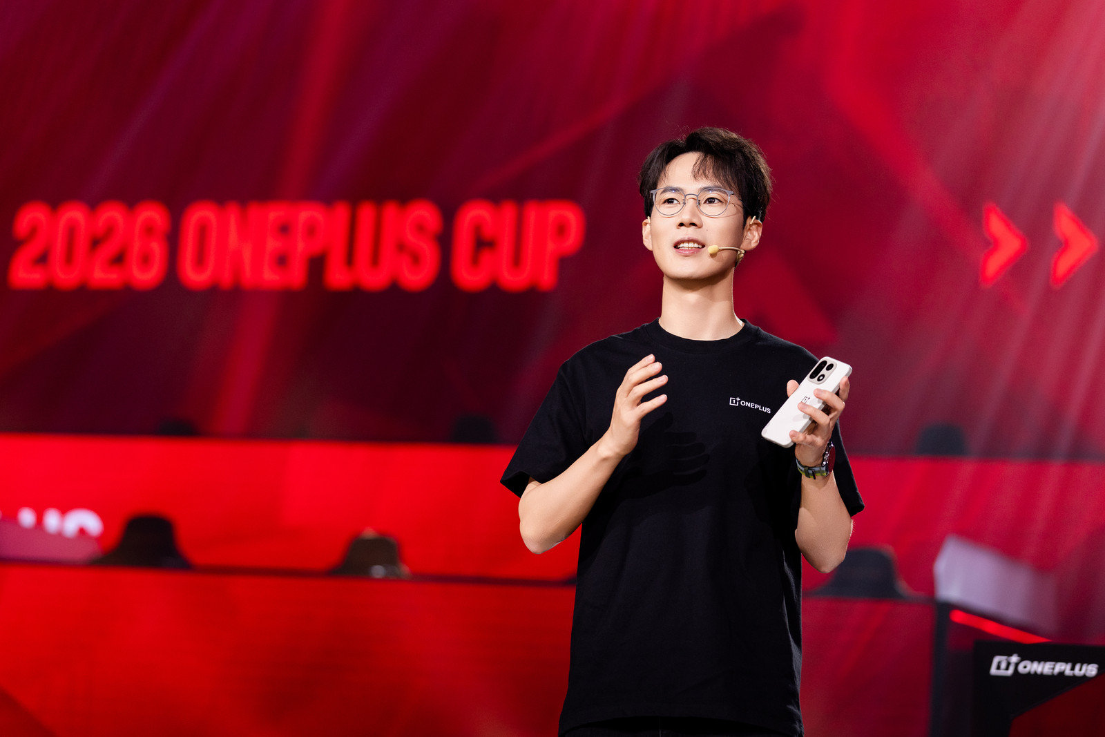 🏆#一加杯#全国电竞赛总决赛成都开赛啦✨
一加刘宝有提到，依托OPPO研发实力，一加有风驰游戏内核、165Hz高刷、电竞三芯，多系列布局高帧游戏体验，“玩射击游戏，用一加手机”渐成玩家共识。还爆料新一代旗舰一加16，将是游戏体验的里程碑之作，一起期待吧！ ​