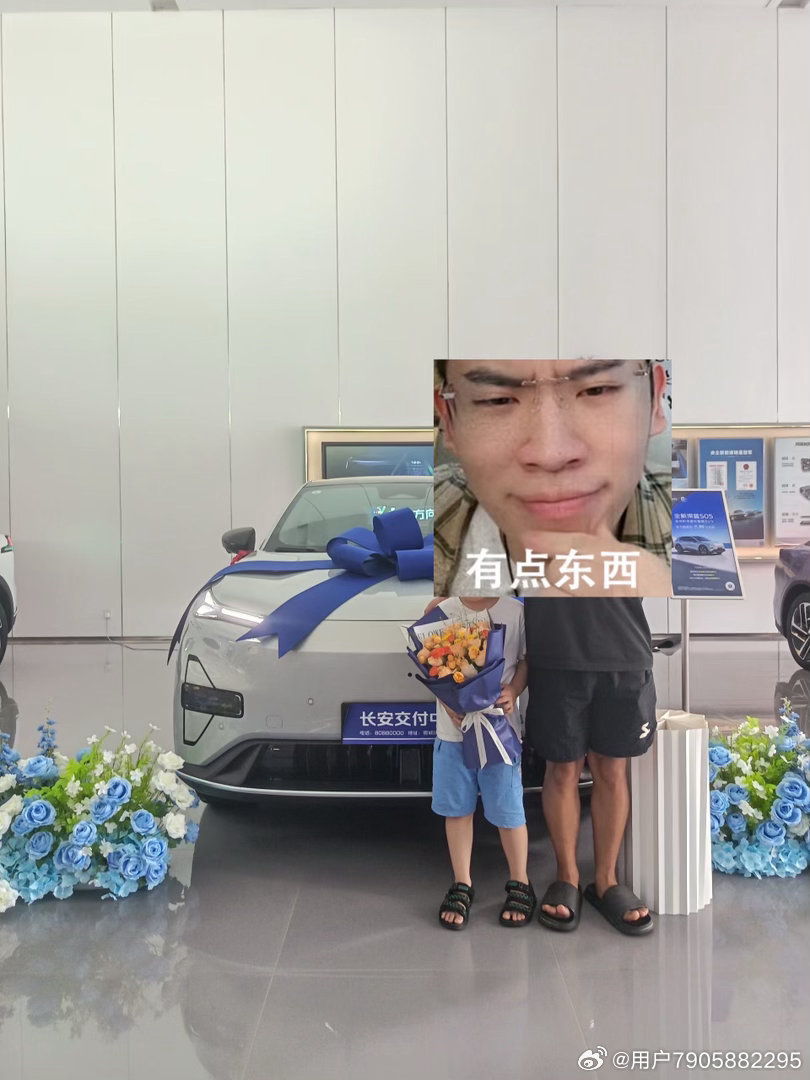 深蓝S05
一、选车对比：纠结很久，最终敲定深蓝S05

预算12‑15万，家用为主，经常跑高速，家里有人容易晕车，主要对比了第三代元PLUS、小鹏MONA M03、深蓝S05三台车型。

• 第三代元PLUS：冷媒直冷电池，悬挂偏硬，细碎颠簸比较明显，后排震动感强，家里老人坐车容易晕，直接pass。

• 小鹏M03：智 ​