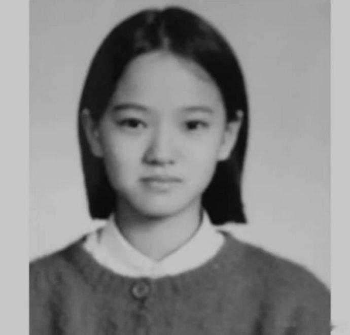 【#伊能静年轻时撞脸拉宏桑 #】#伊能静也加入了拉宏宇宙# 9月22日，#女明星 拉宏宇宙# 登上热搜，撞脸的明星不完全统计有有兰西雅、文淇、于贞、黄灿灿、杨恩又、王圣迪、全红婵、张家齐，年轻时的伊能静。网友：伊能静这张也太像拉宏了吧！ ​