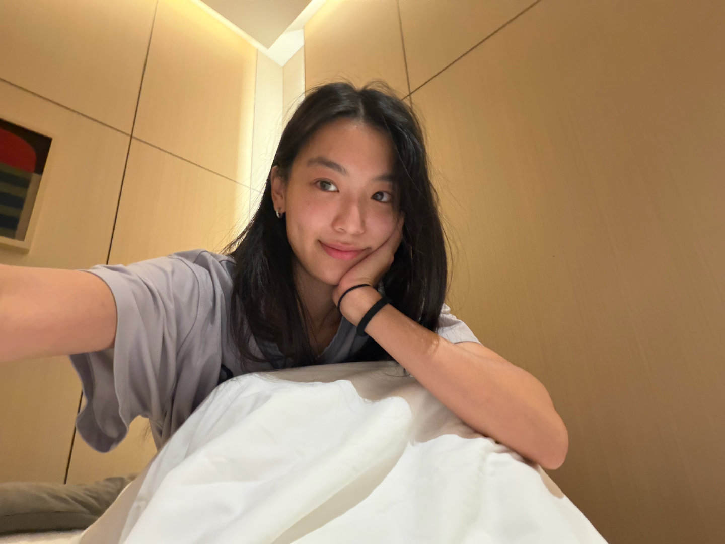 假期第一天，刚按摩完，按完我跟按摩师说我睡一会儿，小睡四十分钟，如新生儿般从床上醒来。人到中年，只会为“爽” 买单，我对把时间和金钱花在按摩床上乐此不疲。每家店，每个技师的手法都不一样，厉害的的技师可以把你的痛点按透，这是AI能取代的吗？按完偷偷加微信私联备注编号，如获至宝！ ​
