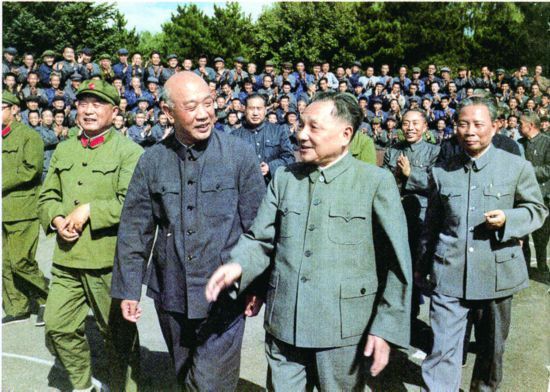 中国的改革开放是什么样的，去了一趟美国，嗯小牛肉真好吃，去了一趟日本，嗯新干线真快。回来以后，菜篮子实现蔬菜水果蛋白质自由，市场化实现消费自由，高铁实现春运自由……第三世界变世界第二大经济体，光有钱不行啊，造航母，五代机六代机，载人登月。苏联/俄国的改革是什么样的，俄共书记去了趟 ​