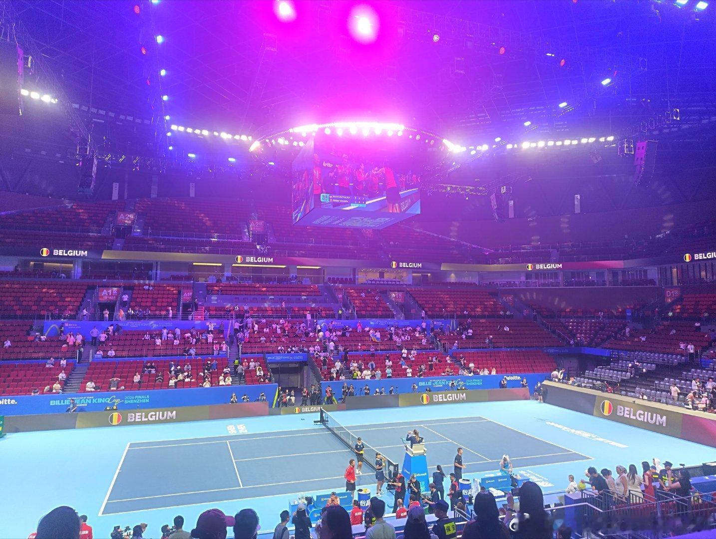 看了一场结果情理之中
过程完全意料之外的🎾团体赛
派出200大400大选手的比利时
居然把拥有top10和top50的乌克兰
逼到了双打决胜场[震惊]
赛事总耗时超过7小时
这就是比利简金杯的魅力吧[并不简单]  ​