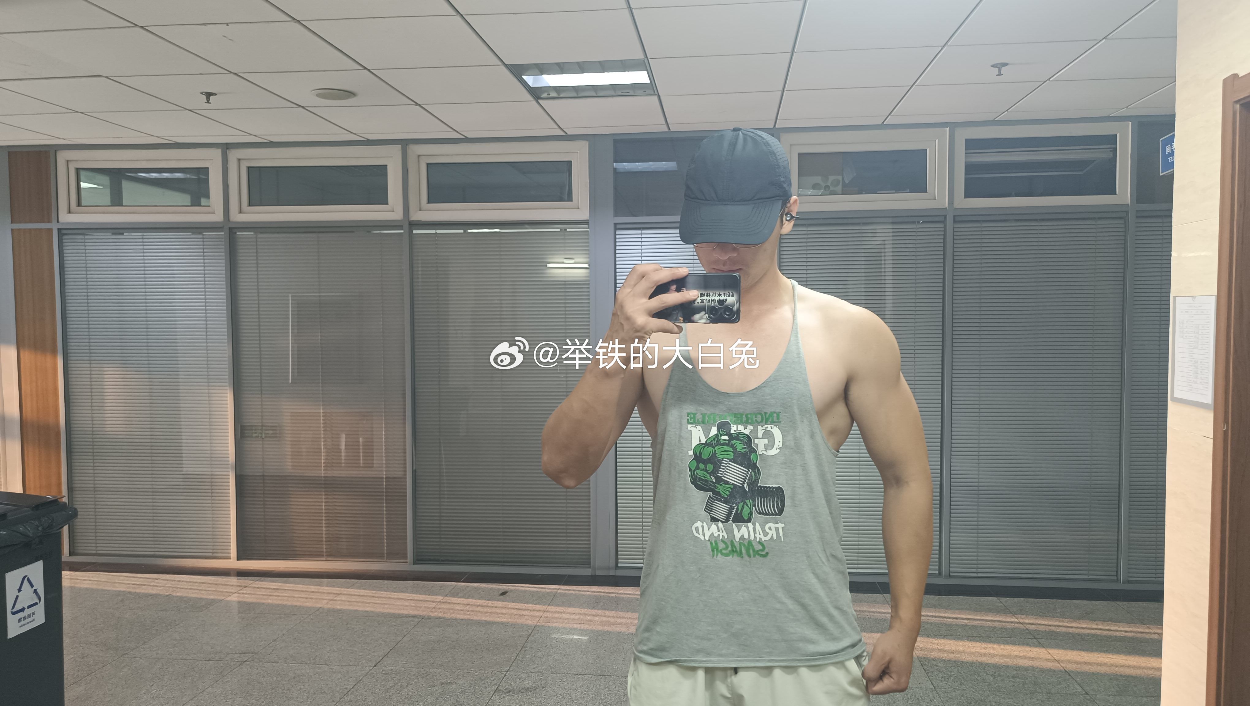 我现在开启了每日2到3练的日常训练模式，把力量训练、有氧运动加球类运动结合在一起，全面提升状态。燃烧的卡路里直接翻倍！健身肌不可失汗水不会说谎减肥[超话] ​​​