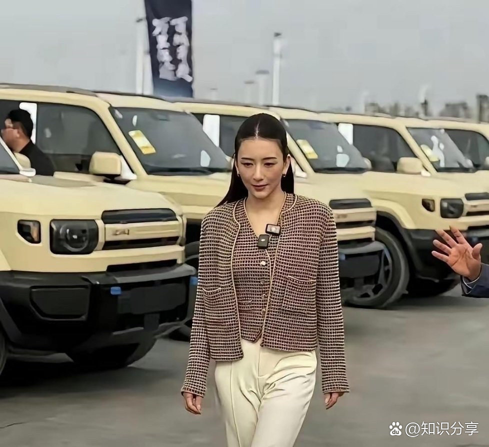 原来郭富城的太太方媛，本人长的挺漂亮的 ​