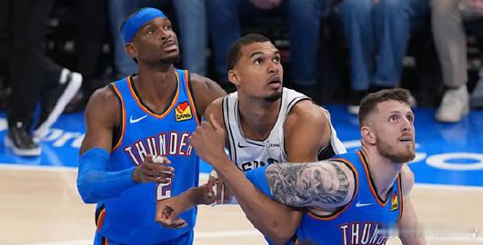 今日NBA季后赛西岸决赛G2，雷霆主场122比113战胜马刺，将系列赛...