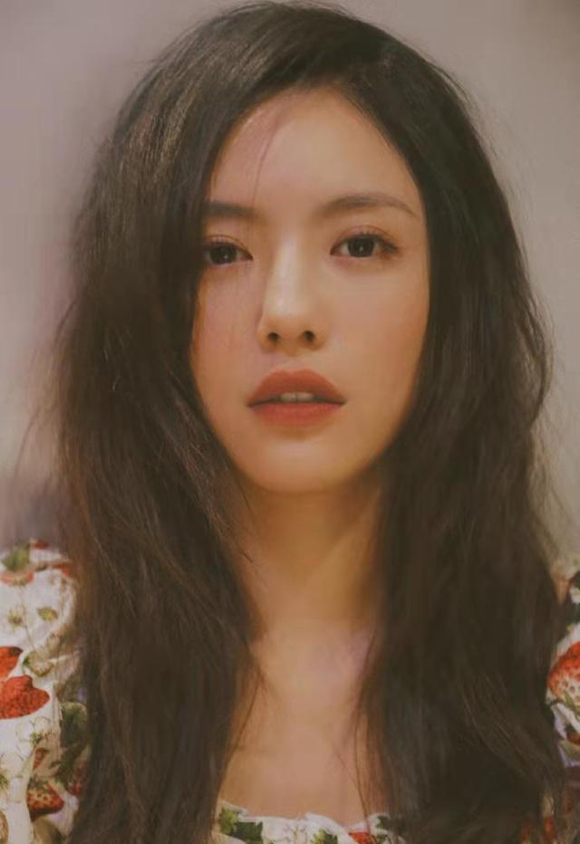 第一个不让粉丝为爱买单的女明星出现了！蔡文静直接自己掏钱搞云包场，还专门照顾学生党，下单的粉丝都能退款。本来追星就是图个开心，这种双向体谅真的舒服。就冲这个实在劲儿，10 月 15 号的《非正式浪漫》我得去支持一下了！你们会去看吗？