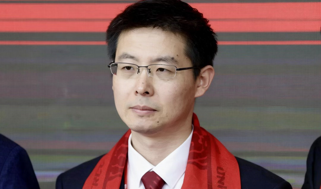#宇树机器人100米预赛小组垫底# 上市公司就是惨，为了股价，跑步慢了都得回应[笑cry]难怪王兴兴上市时不怎么开心的样子 ​