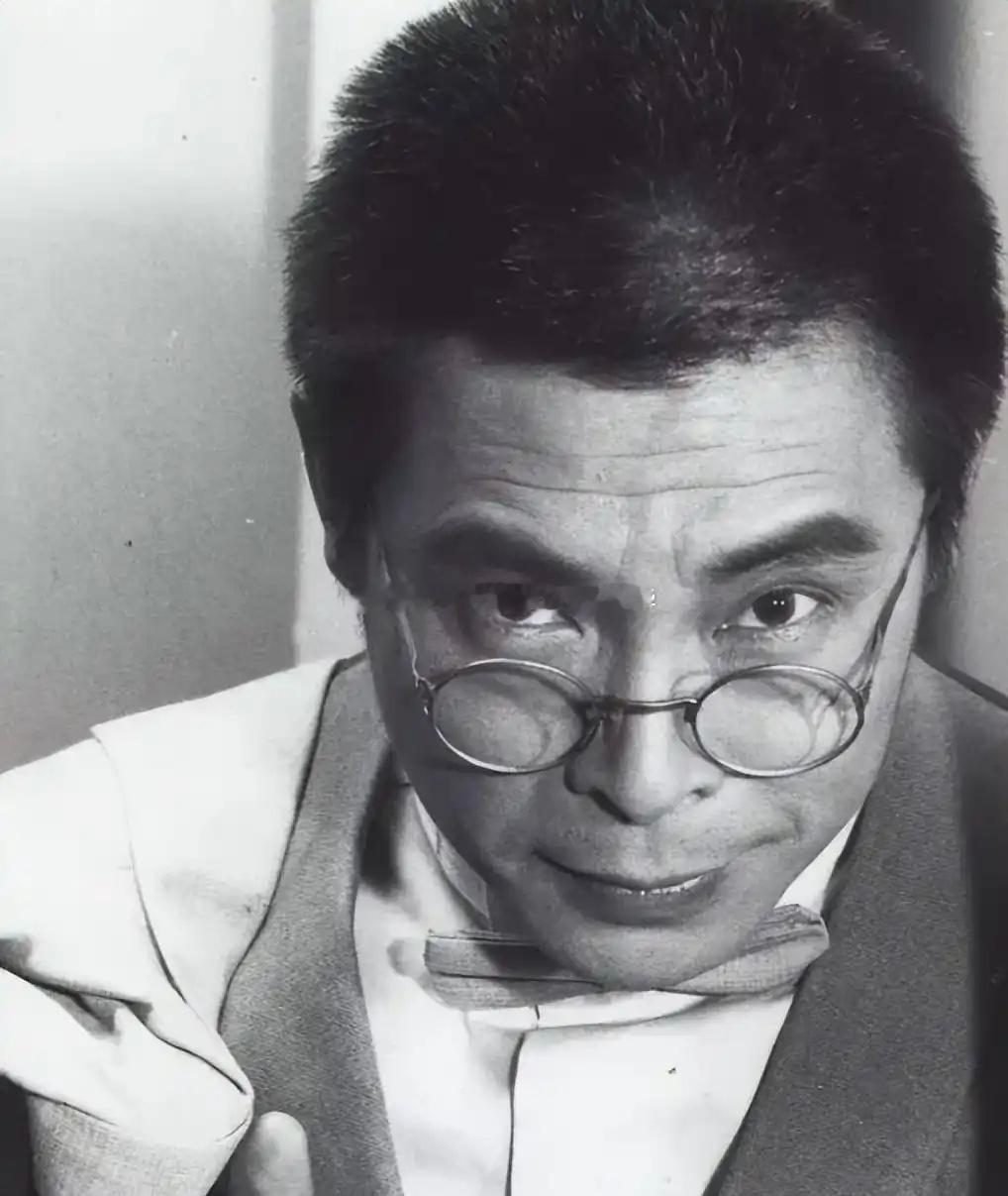 香港演员、舞蹈家刘兆铭（Ming Sir）于9月2日傍晚6时许，在家人陪伴下安详离世，享年94岁。其死讯由资深艺人丁羽向媒体证实。

刘兆铭1931年10月13日出生，被誉为香港现代舞蹈开拓者。据悉，刘兆铭晚年长期饱受多种慢性病困扰，日常出行需依靠轮椅，始终坦然面对病痛。
在艺术生涯起步阶段，刘兆铭深耕 ​