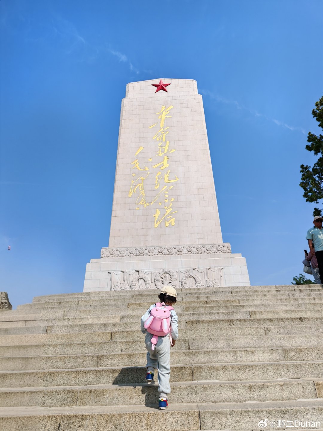 小孩姐的开心事：
📢📢📢我今天坐着公交车去爬英雄山啦
📢📢📢我今天去泉城公园坐鸭鸭船啦 ​