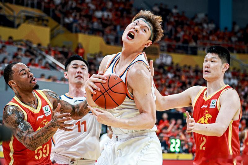 北京时间5月31日CBA总决赛G3，客场作战的上海久事以110-77击...