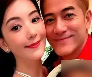 郭富城在成都演唱会上直接甩了港媒一记耳光，现场原话：我从没刻意要生儿子，三宝要是女儿我也很开心。港媒之前传得有鼻子有眼，说方媛9月28在养和生了7.1磅男婴，月子中心都订好了。结果方媛10月8晒出的照片，肚子还大着。没过多久，三胎落地，又是女儿。三个闺女，郭富城笑得比拿影帝还松弛。这年头，把香火看得