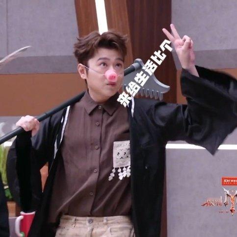 #王以太[超话]# 捕捉一只表演欲爆棚的闪火🔥
团秀舞台加载中✨今晚19:30一起期待！！
#披荆斩棘##荆棘之外##闪火不熄火# ​